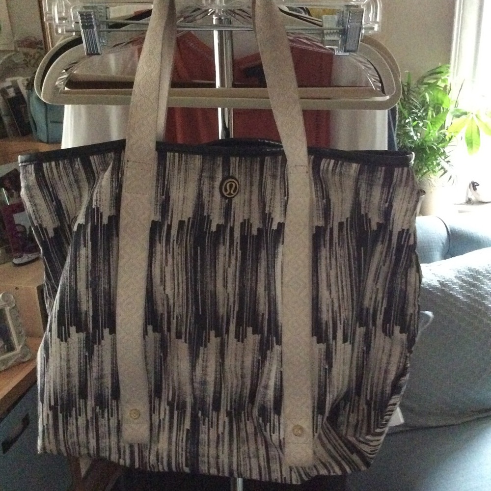 Lululemon bag
